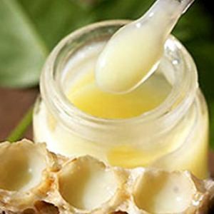 royal-jelly-for-skin